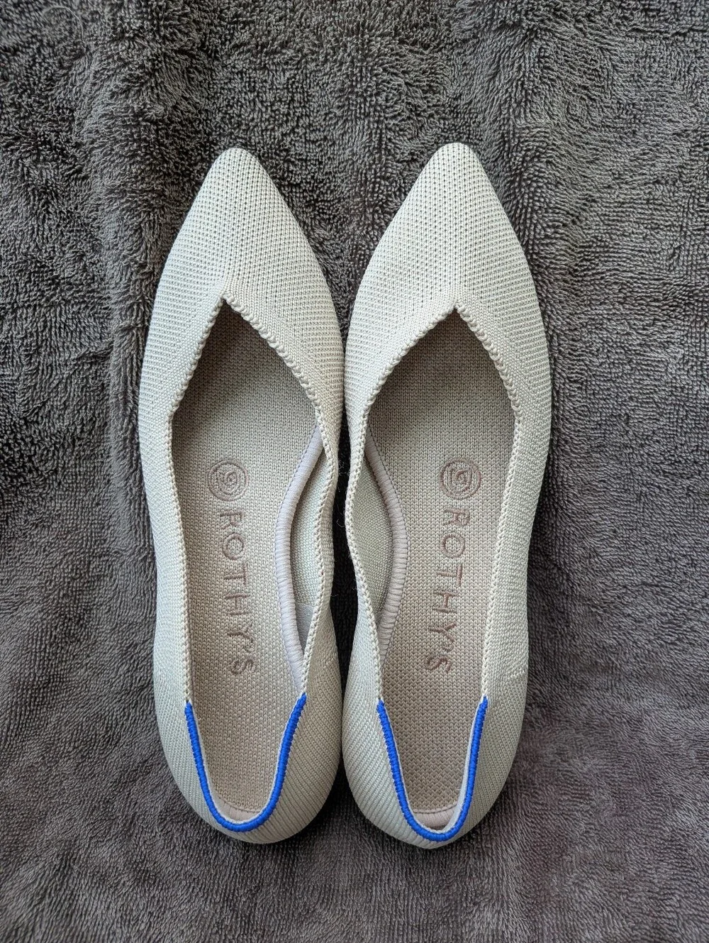 Rothy's Pointed Knit Slip-On in Beige with Blue Trim Size 5.5